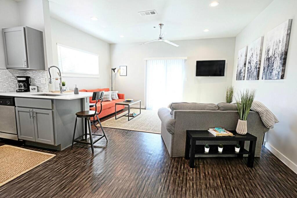 The Kozy Urban Dallas Flat Exterior photo